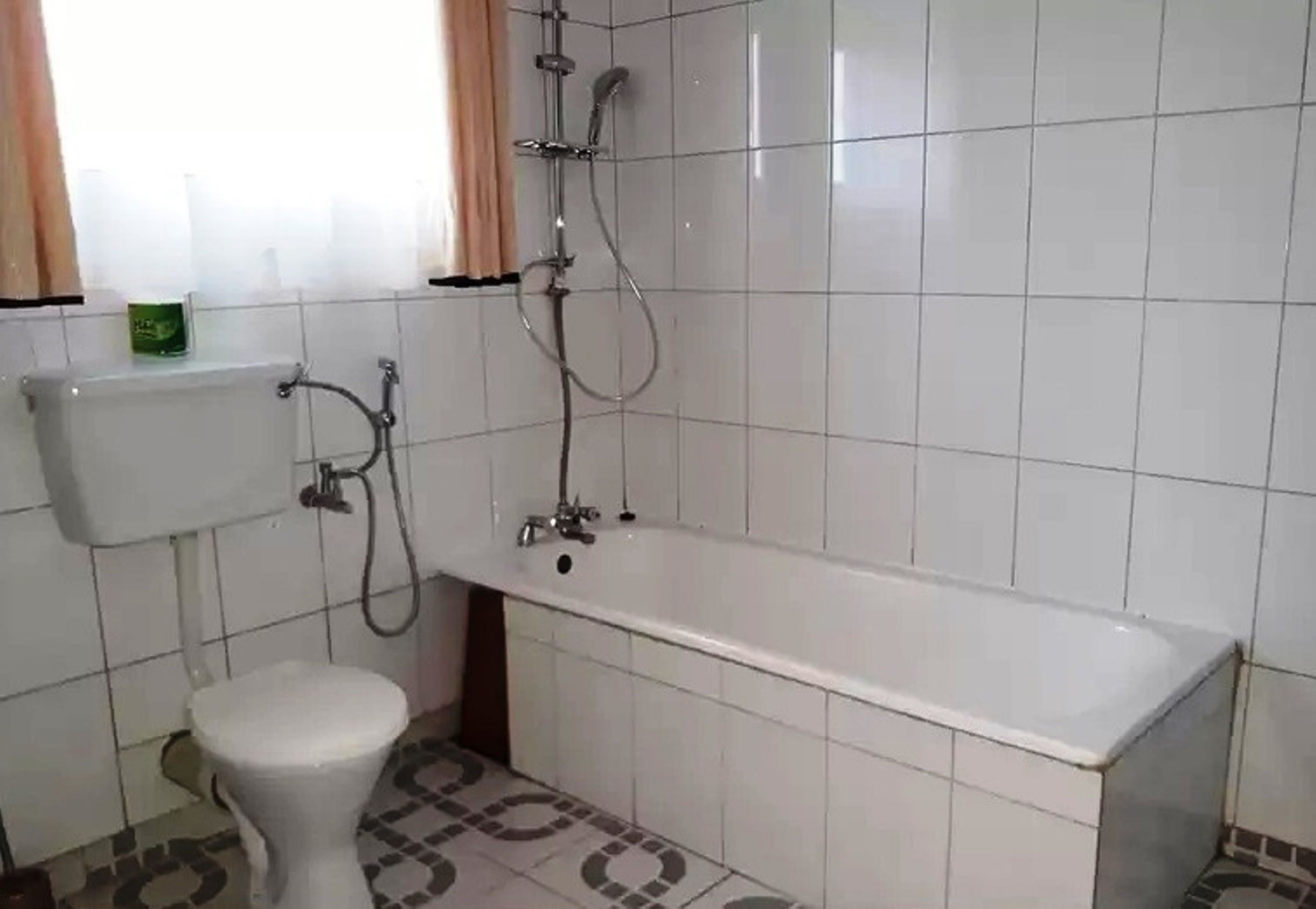 double room | bathroom | towels, soap, toilet paper