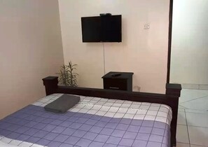Double Room | Desk, free WiFi, bed sheets - Emra Hotel (Entebbe)