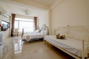 Blackout curtains, free WiFi, bed sheets