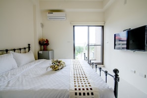 Blackout curtains, free WiFi, bed sheets