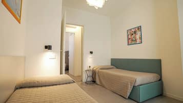 2 bedrooms, in-room safe, desk, blackout curtains