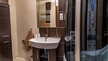 Apartment, 2 Bedrooms (11D) | Bathroom | Shower, hydromassage showerhead, towels