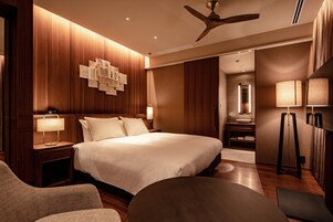 Caja de seguridad en la habitación, cortinas blackout y wifi gratis 