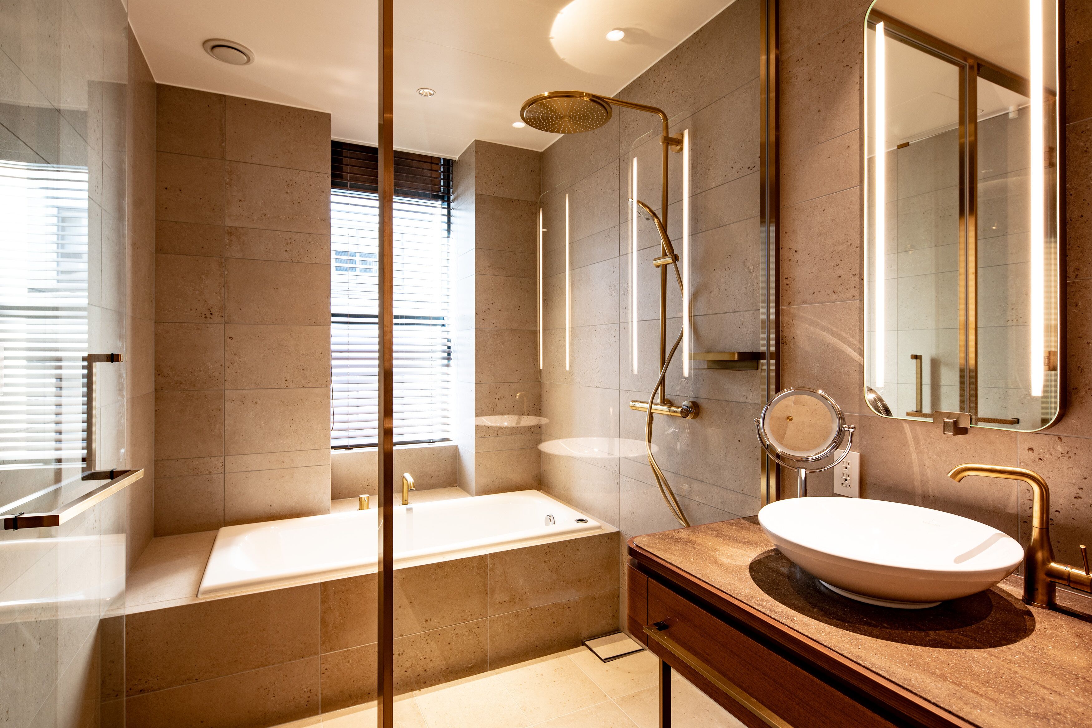 免费洗浴用品、吹风机、拖鞋、电子马桶