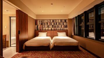 Cofres nos quartos, cortinas blackout, Wi-Fi de cortesia, roupa de cama