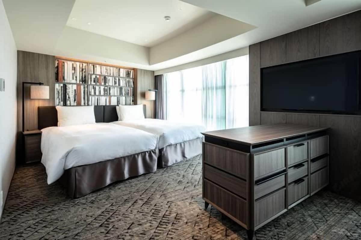 Zimmersafe, Verdunkelungsvorhänge, kostenloses WLAN, Bettwäsche