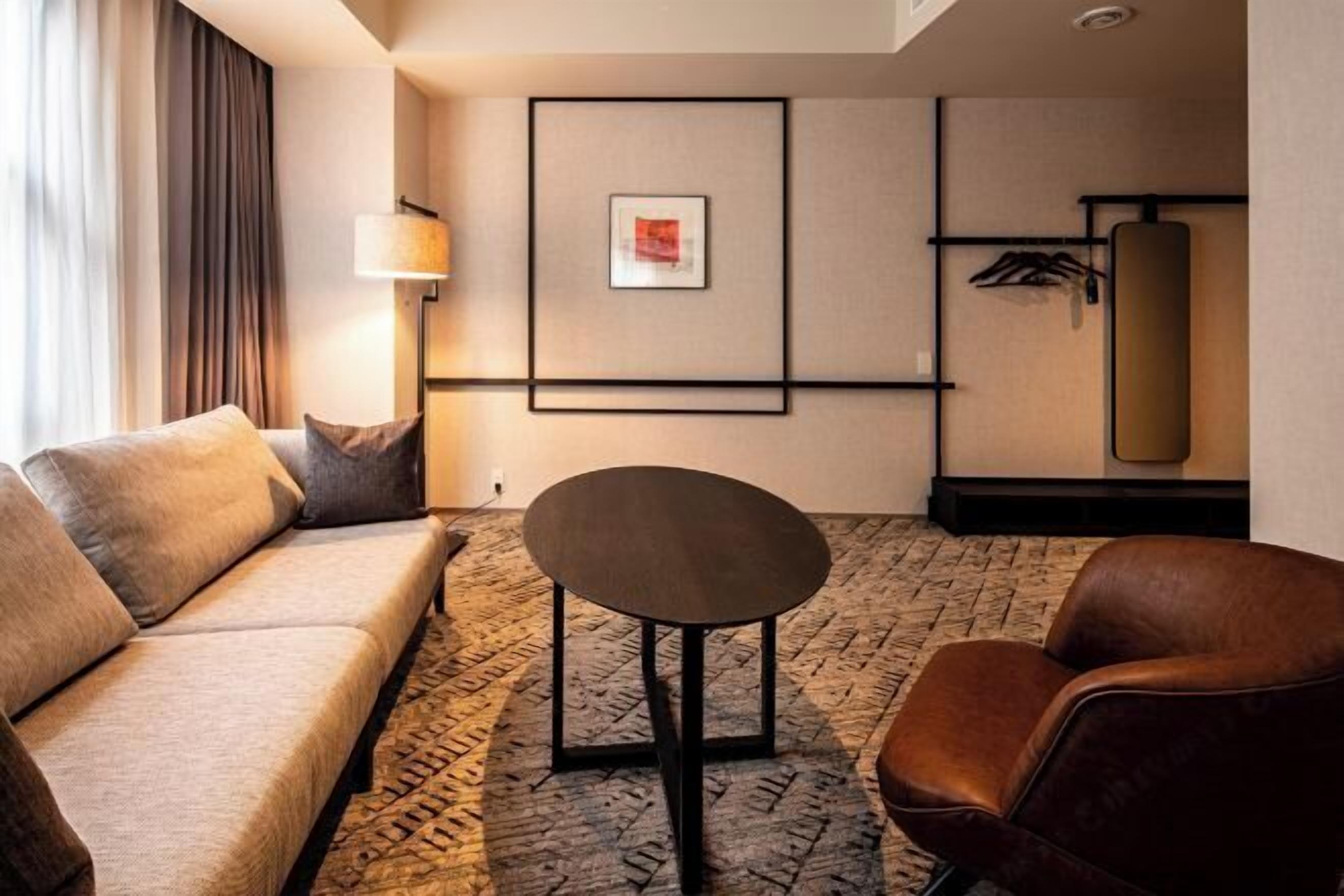 Living area | Flat-screen TV, books