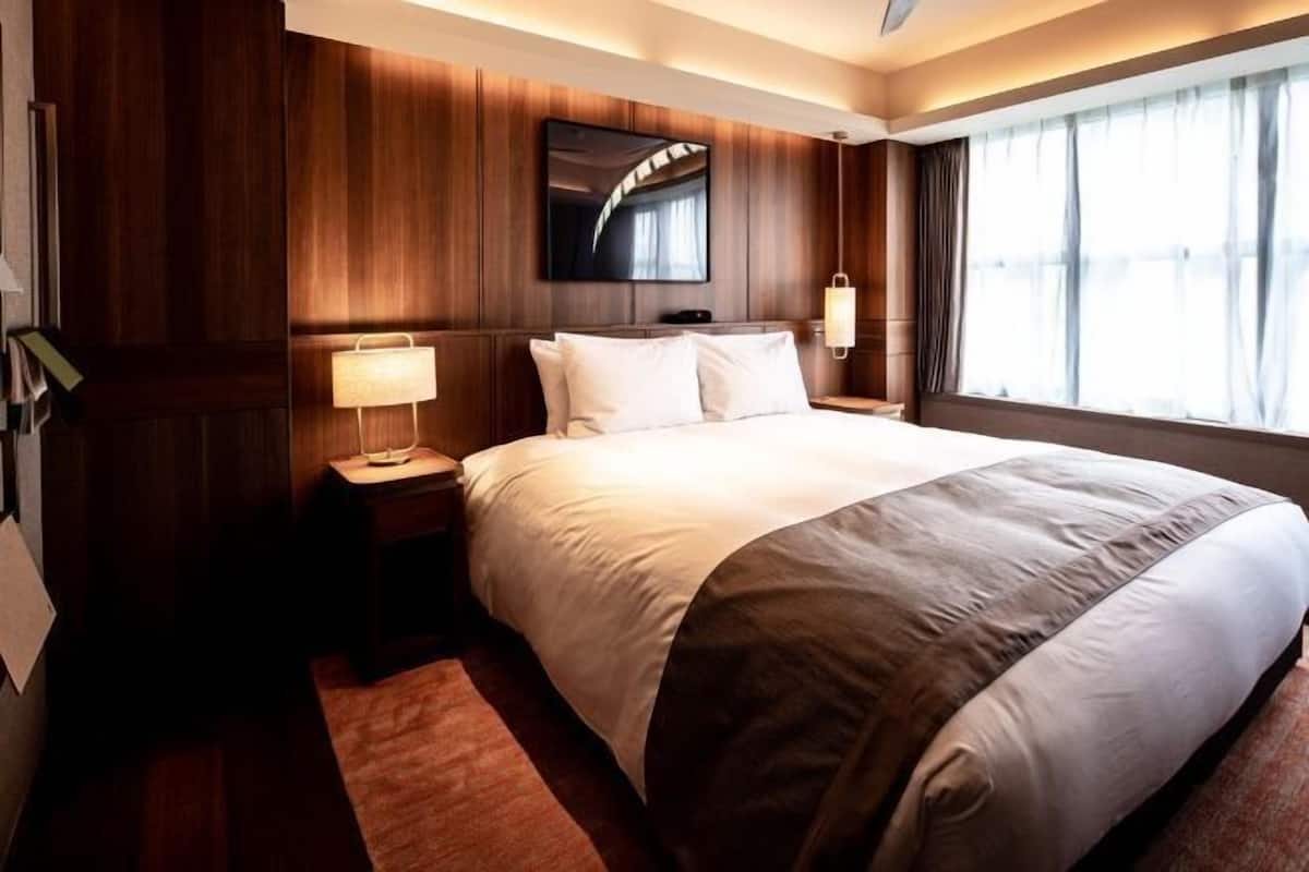 Zimmersafe, Verdunkelungsvorhänge, kostenloses WLAN, Bettwäsche