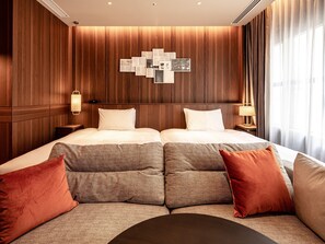 In-room safe, blackout curtains, free WiFi, bed sheets