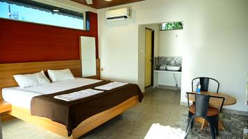Executive Double Room | Bathroom | Shower, bathrobes, towels