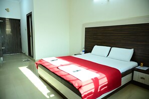 Premium bedding, free WiFi - Hotel Parth Residency (Gangavathi)