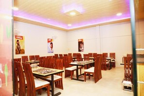 Breakfast, lunch, dinner and brunch served - Hotel Parth Residency (Gangavathi)