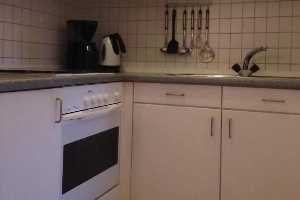Fridge, stovetop, coffee/tea maker, electric kettle