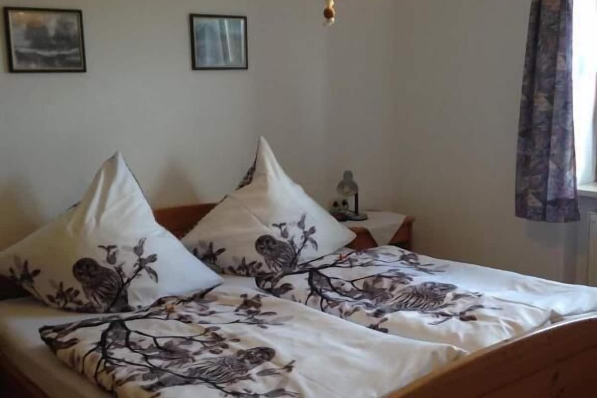 Apartment, 1 Bedroom, Balcony, Mountain View (Apt  3-5) | Desk, cribs (surcharge), WiFi (free), bed sheets