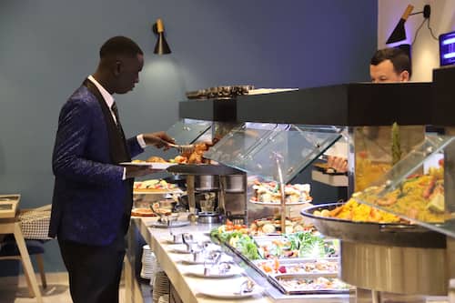 Tägliches Frühstücksbuffet gegen Gebühr