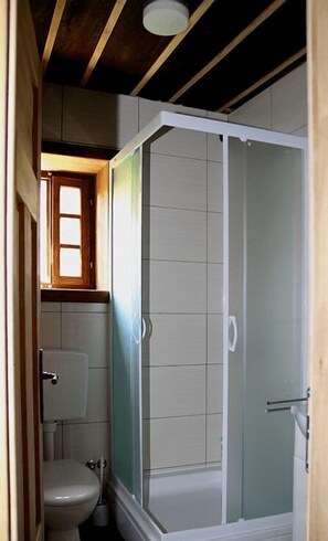 Bruser, håndklæder, Sæbe, Toiletpapir