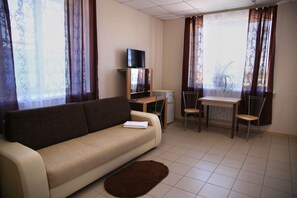 Superior Double Room | Living area - Mini-Hotel Koleso (Akhtubinsk)