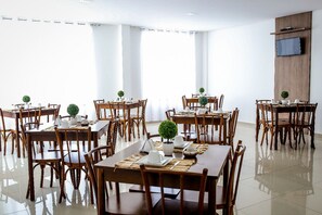 Petit-déjeuner buffet compris tous les jours