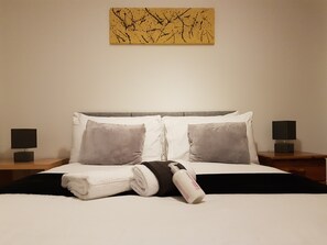 Apartment, Ensuite, City View (4th Floor) | Iron/ironing board, free WiFi, bed sheets - 2 Bed 2 Bath City View Apartment (Belfast)