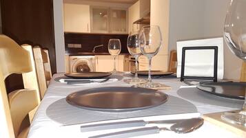 Apartment, Ensuite, City View (3rd Floor) | Restaurant