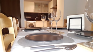 Apartment, Ensuite, City View (3rd Floor) | Restaurant - 2 Bed 2 Bath City View Apartment (Belfast)