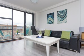 Apartment, Ensuite, City View (4th Floor) | Lounge - 2 Bed 2 Bath City View Apartment (Belfast)
