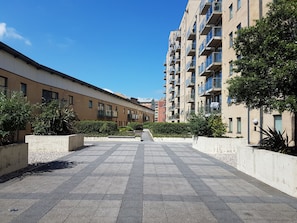 Exterior - 2 Bed 2 Bath City View Apartment (Belfast)