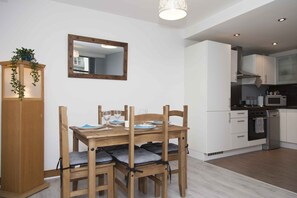Apartment, Ensuite, City View (4th Floor) | Private kitchen | Electric kettle - 2 Bed 2 Bath City View Apartment (Belfast)
