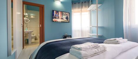 Basic-Doppelzimmer | Minibar, kostenlose Babybetten, kostenloses WLAN, Bettwäsche