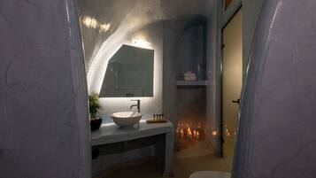 Ducha, artículos de higiene personal gratuitos y secador de pelo