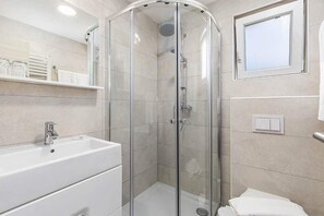Lejlighed | Badeværelse | Håndklæder, Sæbe, Toiletpapir