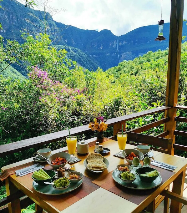 Ilmainen päivittäinen mannermainen aamiainen