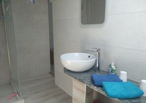 Habitació doble, bany privat | Lavabo