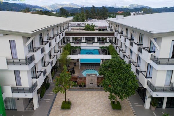 室外游泳池,日光浴躺椅