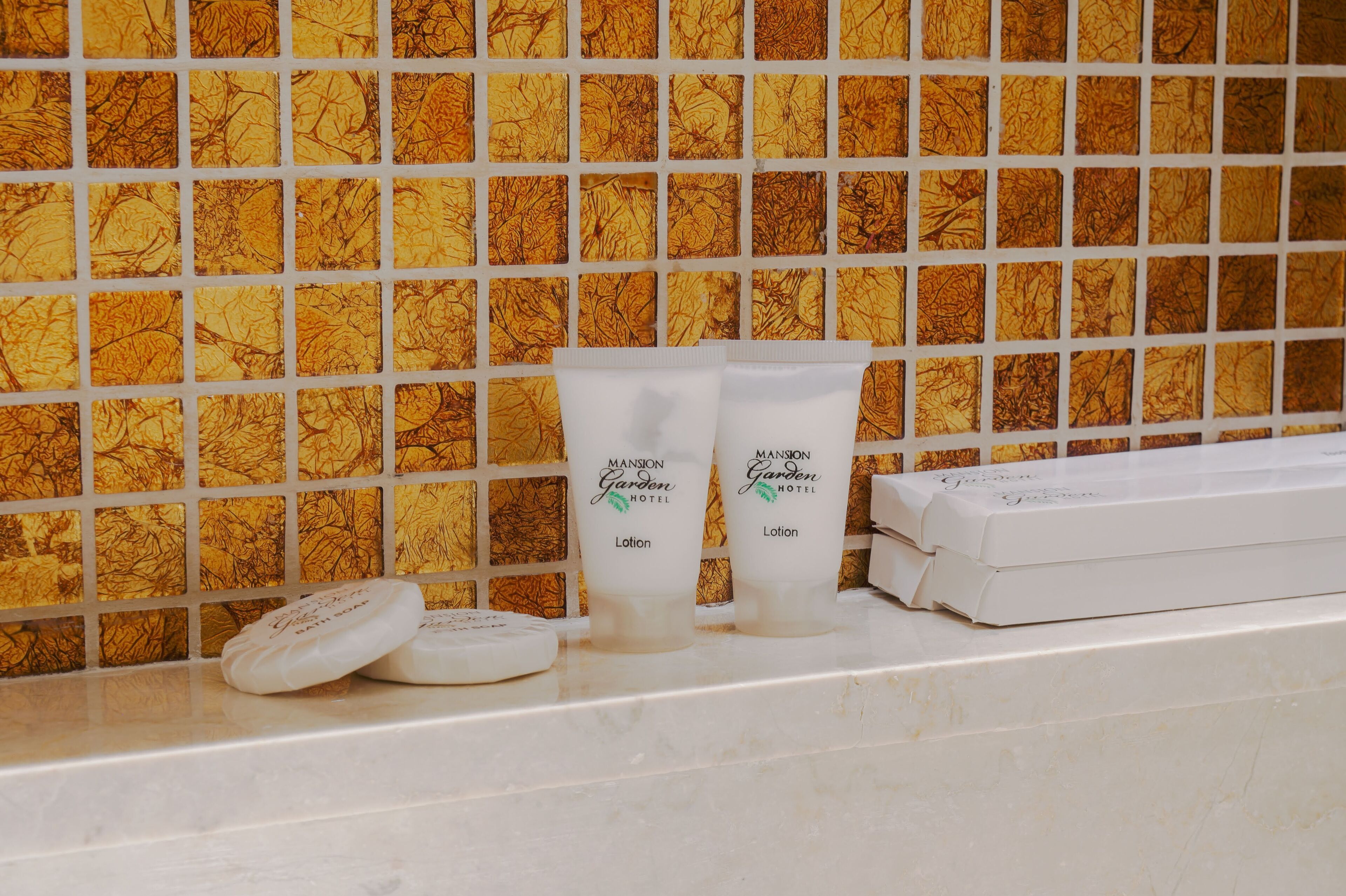 shower, rainfall showerhead, free toiletries, hair dryer