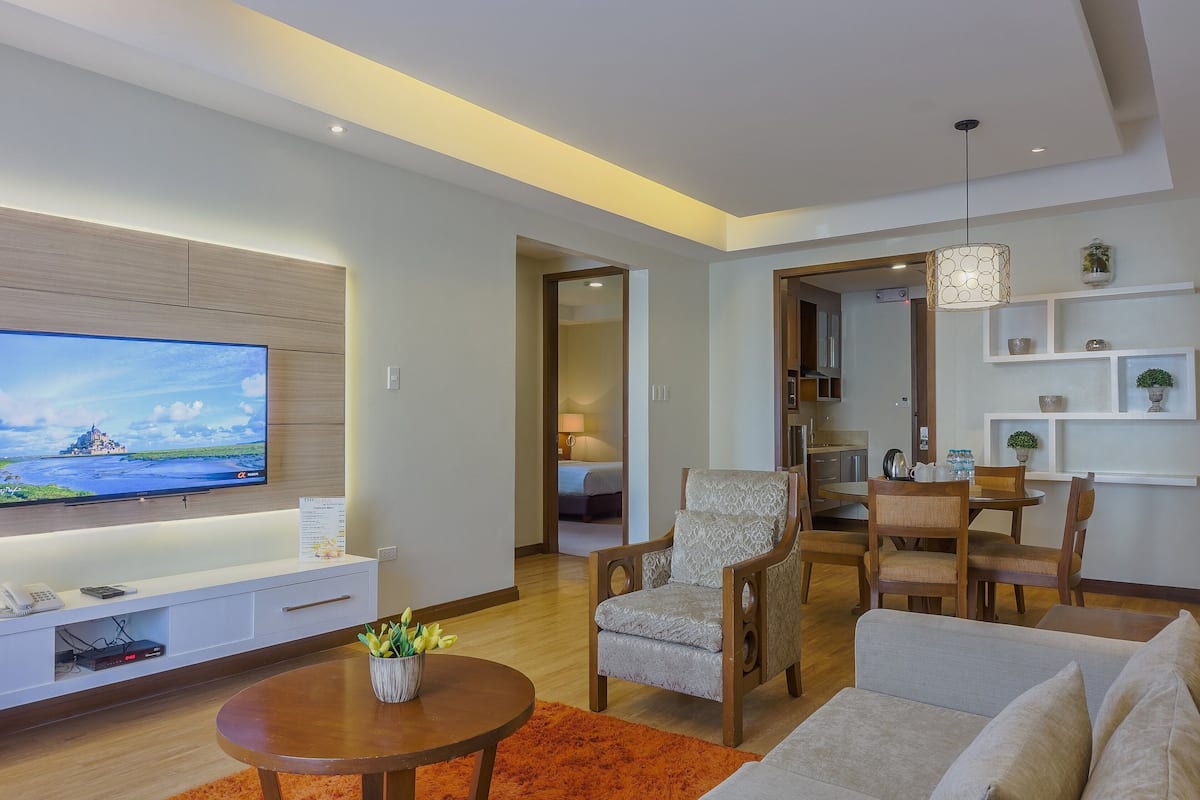 2 Bedroom Suite | Living area