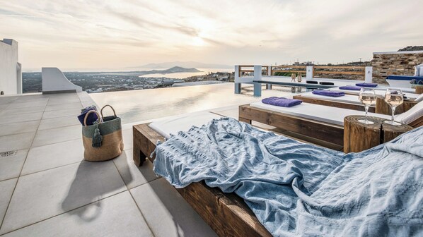 4 bedrooms, premium bedding, Select Comfort beds, in-room safe