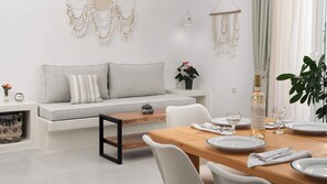 Comfort Villa, 4 Bedrooms, Private Pool, Beach View | Living area