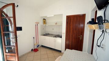 Apartemen, 2 kamar tidur | Makan di kamar