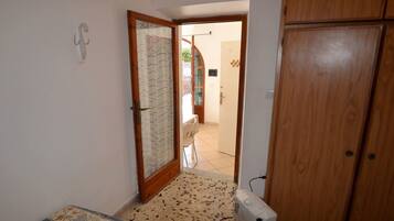 Departamento, 2 habitaciones | Escritorio