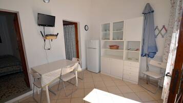 Apartemen, 2 kamar tidur | Makan di kamar