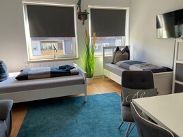 Comfort Studio | Meja, kalis bunyi, seterika/papan seterika, Wi-fi percuma 