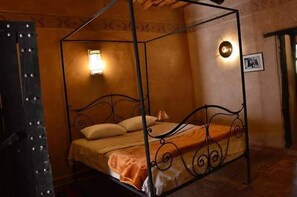 Habitación cuádruple | Decoración personalizada, camas extra, wifi gratis y ropa de cama 