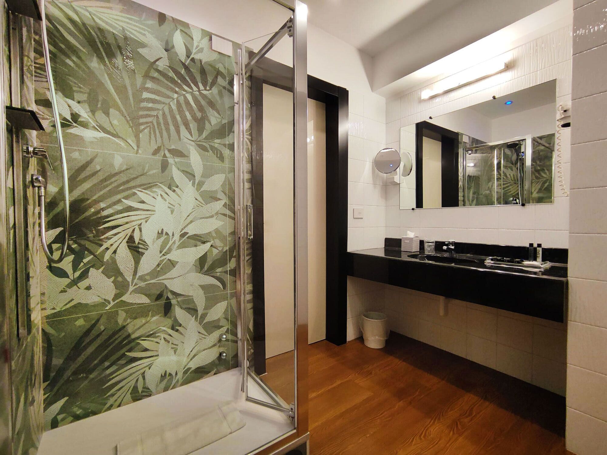 standard single room | bathroom | hair dryer, towels, soap, shampoo