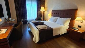 Hochwertige Bettwaren, Pillowtop-Betten, Minibar, Zimmersafe