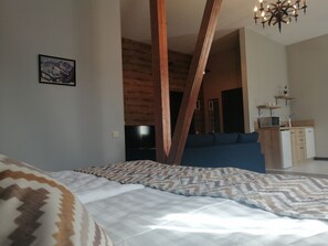 Suite estudio Deluxe, vista a la montaña | Ropa de cama de alta calidad y minibar