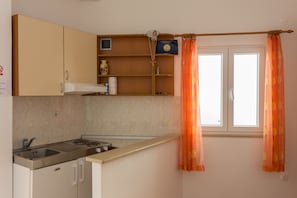 Studio, Terrace, Sea View | Private kitchenette - Guest House Luce (Dubrovnik)