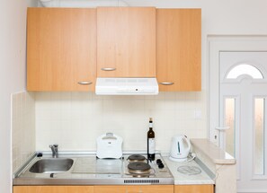 Studio, Terrace, Garden View | Private kitchen - Guest House Luce (Dubrovnik)