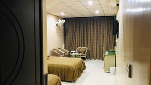 Standard Double Room - Hotel City View (Peshawar)