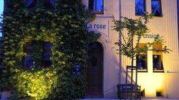 Entrada al alojamiento